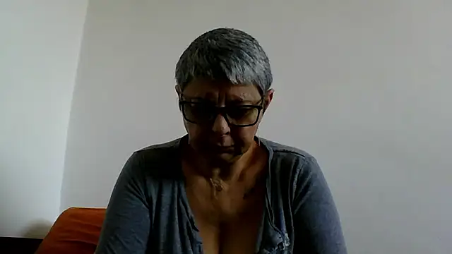 roseblak42 online show from January 12, 2026, 9:47 am