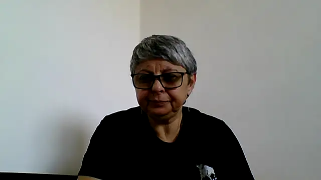 roseblak42 online show from April 1, 2026, 1:52 pm