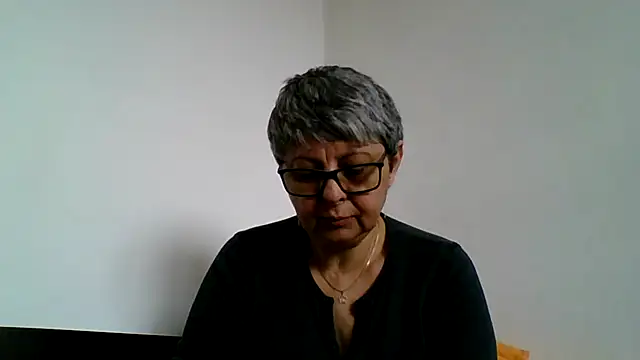 roseblak42 online show from April 4, 2026, 9:18 am