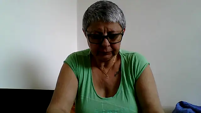 roseblak42 online show from May 18, 2026, 8:31 am