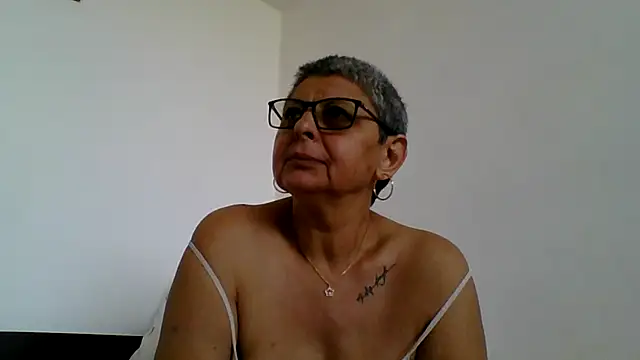 roseblak42 online show from July 14, 2026, 1:39 pm