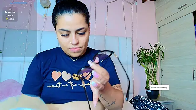 Snapshot of kiana_cream chatting on February 12, 2025, 11:40 am kiana cream online show from February 12, 2025, 11:40 am