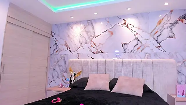 kiana cream online show from November 5, 2025, 6:19 pm