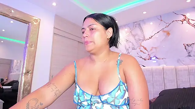 kiana cream online show from November 7, 2025, 11:32 am