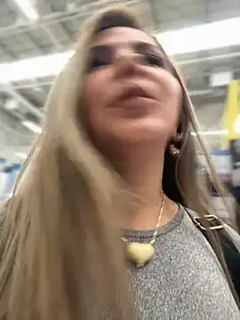  Abril-Office1 online show from November 18, 2025, 5:28 pm