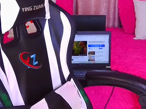 Snapshot of Pretty-shally chatting on September 29, 2025, 9:30 pm Pretty-shally online show from September 29, 2025, 9:30 pm