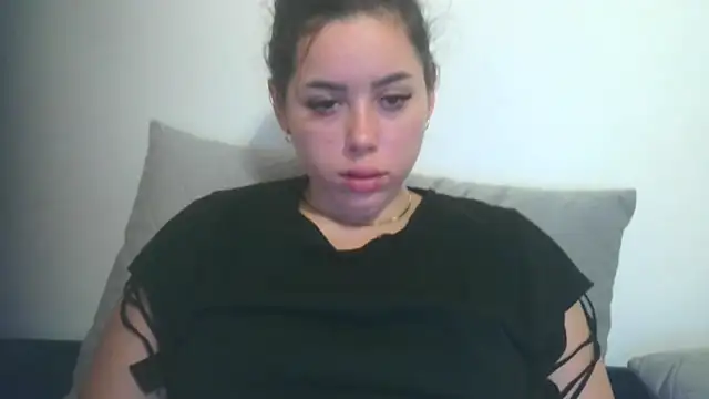 LovelyJulliette online show from December 1, 2025, 2:22 pm