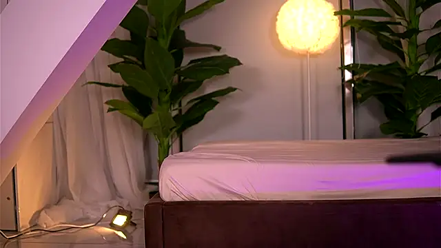 KaylaBray online show from November 25, 2025, 4:56 am