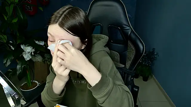 VeliraBraitberg online show from March 23, 2025, 5:10 am