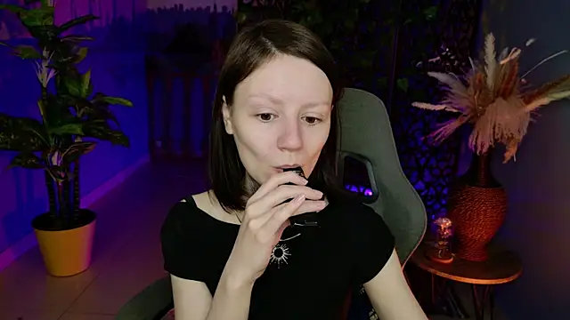 VeliraBraitberg online show from June 7, 2026, 5:44 am