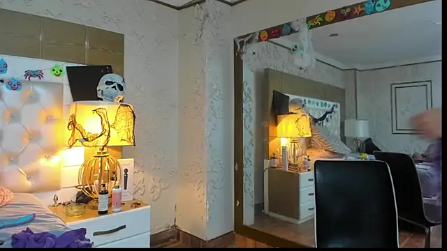 TaraaHot online show from October 31, 2025, 10:33 pm