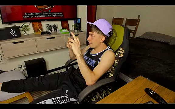 Fun Whit Alexxx online show from August 5, 2026, 10:44 pm