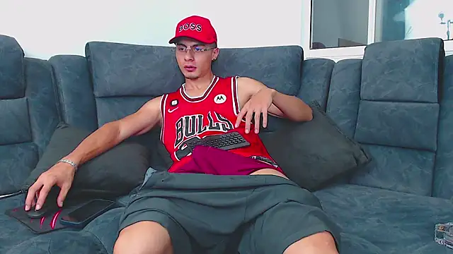 Stiven CL online show from February 2, 2025, 5:32 am