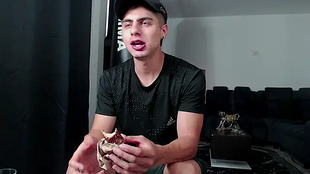 Stiven CL online show from November 4, 2025, 10:42 pm