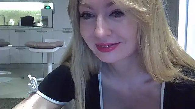 ZarinaSwift online show from February 10, 2025, 4:52 am