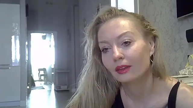 ZarinaSwift online show from September 15, 2025, 4:34 am