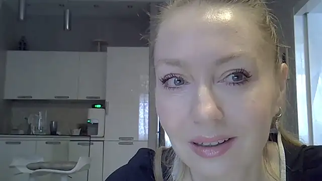 ZarinaSwift online show from March 26, 2026, 5:13 am