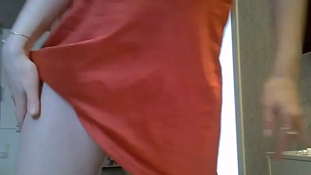 ZarinaSwift online show from May 16, 2026, 6:43 am