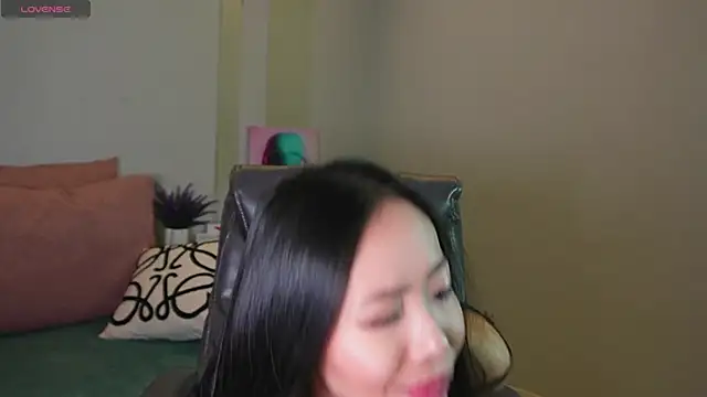 Snapshot of _MIURA_ chatting on December 19, 2024, 4:56 am MIURA online show from December 19, 2024, 4:56 am