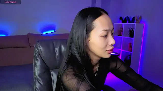 Snapshot of _MIURA_ chatting on November 13, 2025, 1:15 am MIURA online show from November 13, 2025, 1:15 am