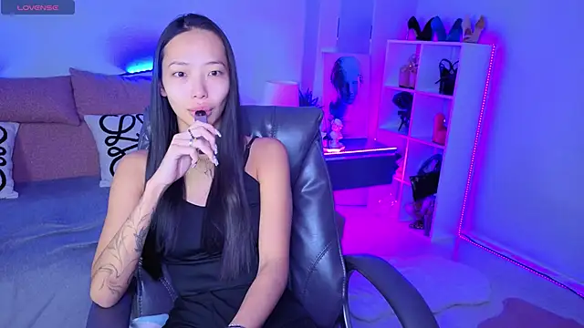 Snapshot of _MIURA_ chatting on November 14, 2025, 1:15 am MIURA online show from November 14, 2025, 1:15 am