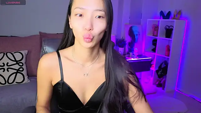 Snapshot of _MIURA_ chatting on November 29, 2025, 12:13 am MIURA online show from November 29, 2025, 12:13 am