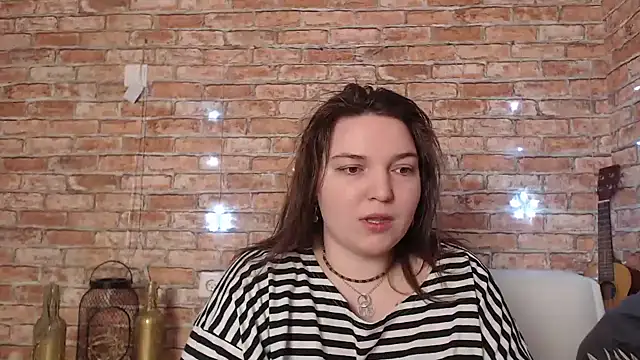 Amelia Kiss  online show from December 31, 2024, 12:43 am