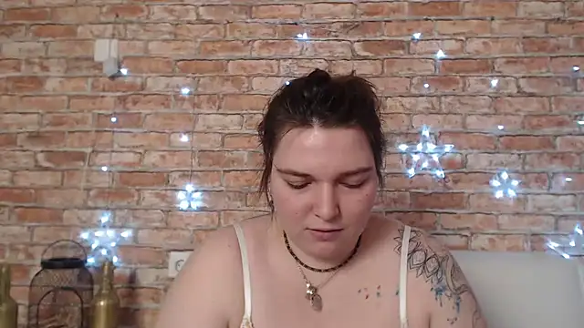 Amelia Kiss  online show from January 25, 2025, 3:40 am
