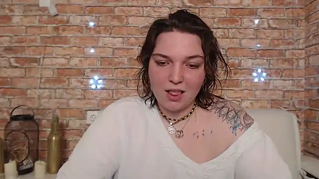 Amelia Kiss  online show from March 23, 2025, 3:43 am