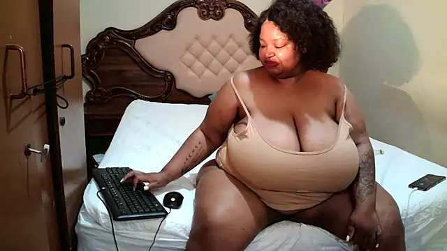 Snapshot of HOTBIGMELONSxx chatting on October 16, 2025, 6:53 pm HOTBIGMELONSxx online show from October 16, 2025, 6:53 pm