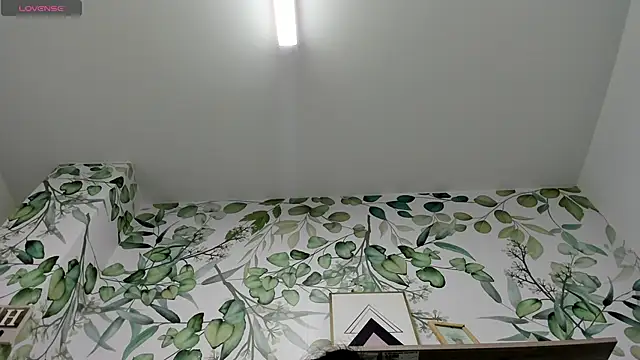 atilanadiaz7 online show from February 3, 2025, 7:00 pm