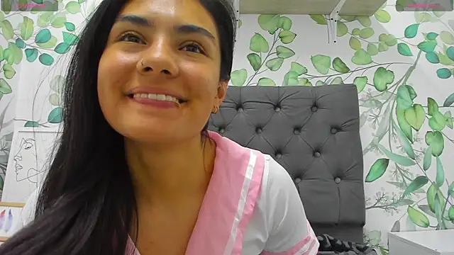 atilanadiaz7 online show from February 10, 2025, 6:45 pm