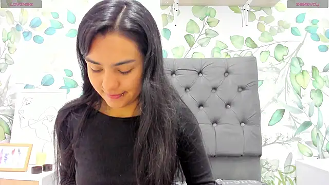 atilanadiaz7 online show from February 18, 2025, 2:27 pm