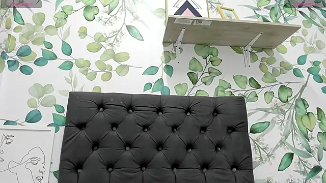 atilanadiaz7 online show from February 23, 2025, 11:36 pm