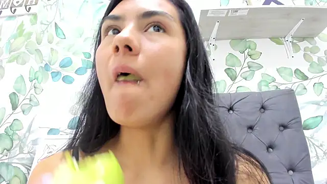 atilanadiaz7 online show from November 27, 2025, 6:10 pm