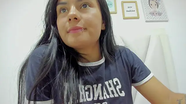 atilanadiaz7 online show from February 26, 2026, 7:13 pm