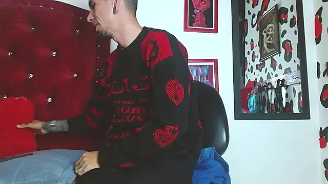 Aaron BigDickxxx online show from December 20, 2024, 1:36 am