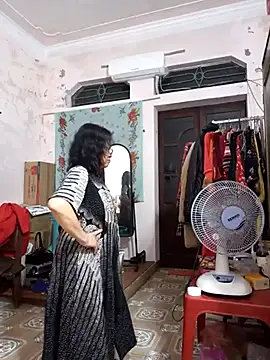 Hotestlove online show from March 12, 2025, 1:51 pm