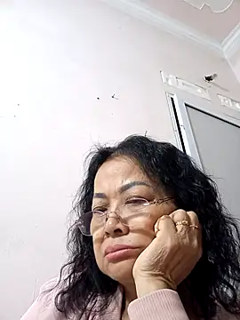 Hotestlove online show from December 1, 2025, 2:33 pm