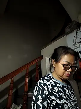 Hotestlove online show from April 8, 2026, 4:56 am