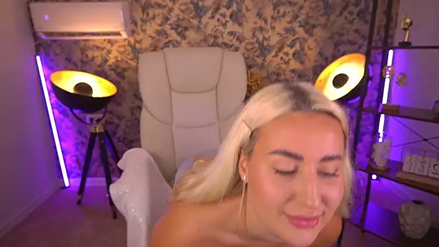 LiaBrazzerr online show from July 22, 2026, 3:37 pm