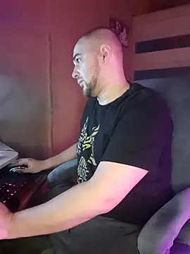 Foxyshaved online show from March 4, 2025, 5:21 am