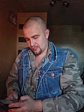 Foxyshaved online show from September 9, 2025, 3:50 am