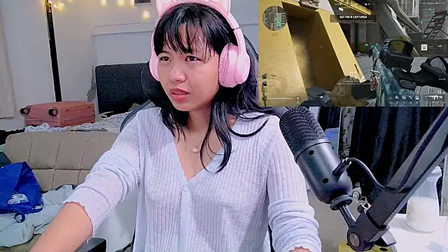Snapshot of Kana_G chatting on February 9, 2025, 5:33 pm Kana G online show from February 9, 2025, 5:33 pm