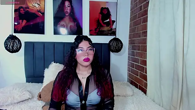 kyliejenner hot online show from May 19, 2026, 2:51 am