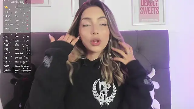 IsadoraGalle  online show from April 13, 2026, 9:20 pm