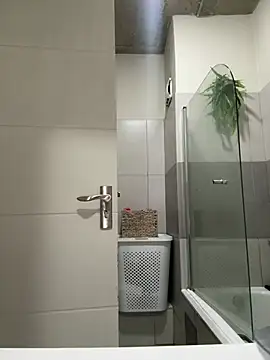 Snapshot of slimcateee chatting on February 8, 2026, 10:29 am slimcateee online show from February 8, 2026, 10:29 am