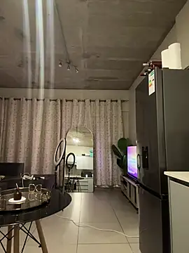 Snapshot of slimcateee chatting on February 23, 2026, 7:22 pm slimcateee online show from February 23, 2026, 7:22 pm