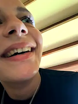 emma4xxx online show from February 25, 2025, 7:58 pm