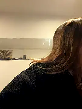 emma4xxx online show from November 22, 2025, 7:02 pm